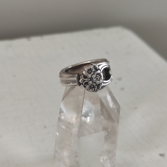 Silverware Ring, Inscribed "Eternally Yours" Size 5 - Picture 4 of 10